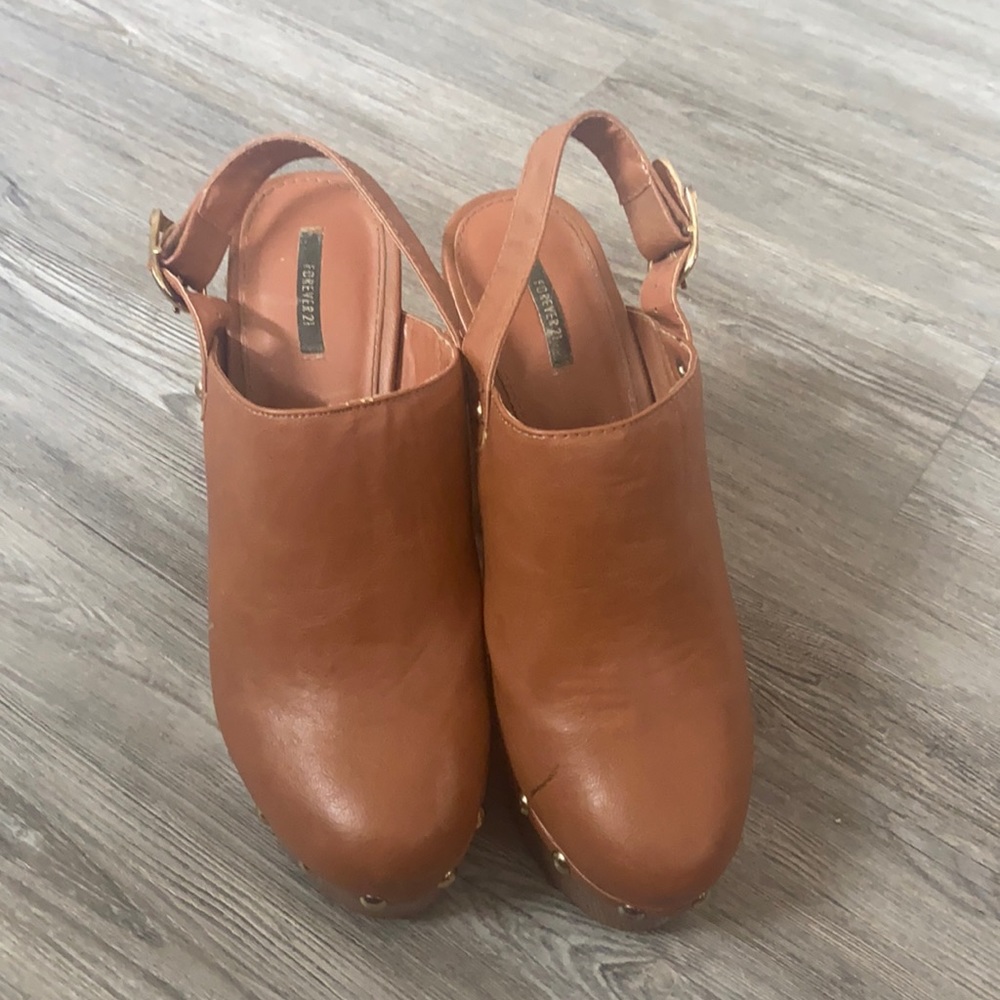 F21 clogs